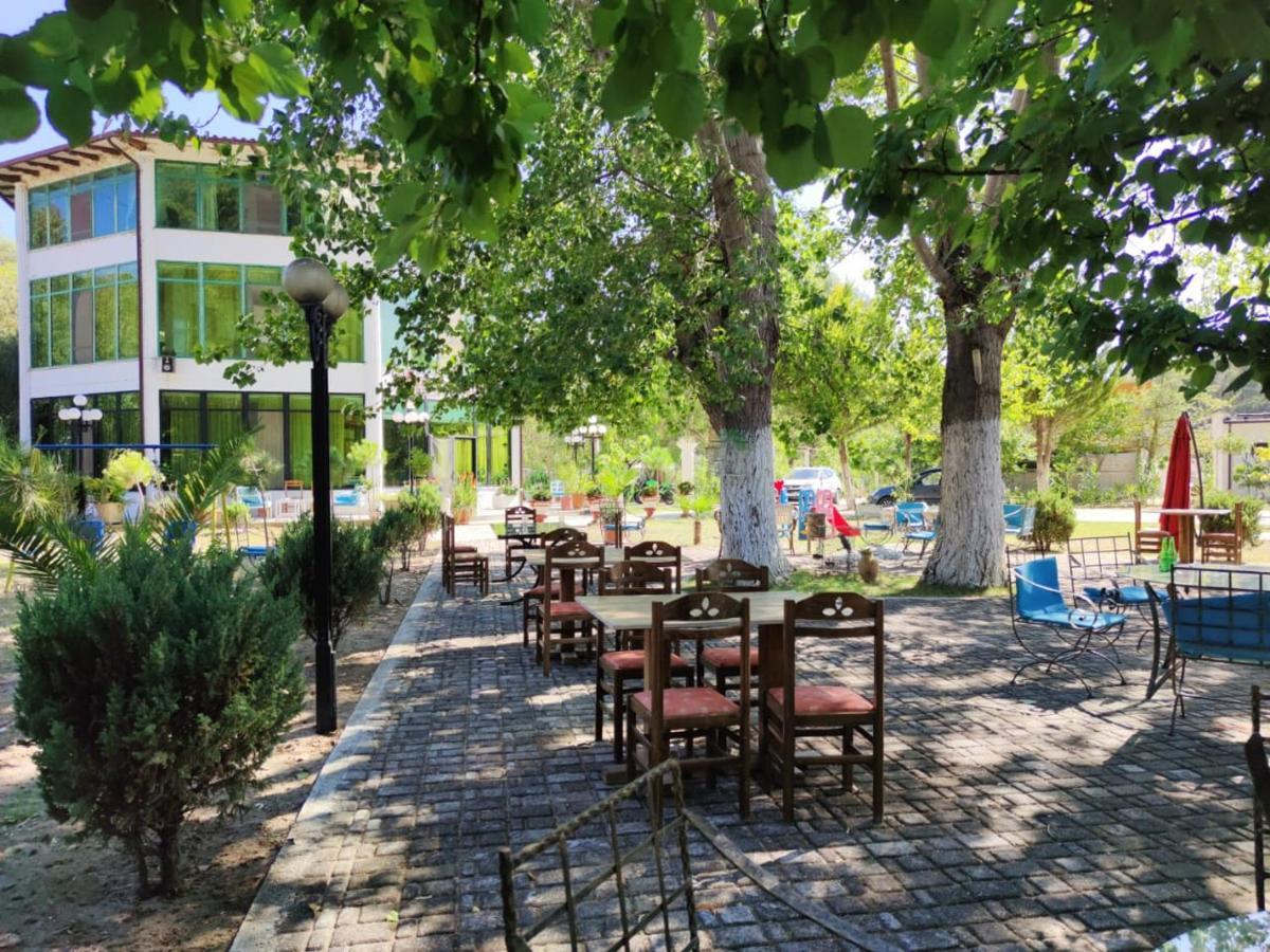Kavalona Park Zverneci Exterior foto