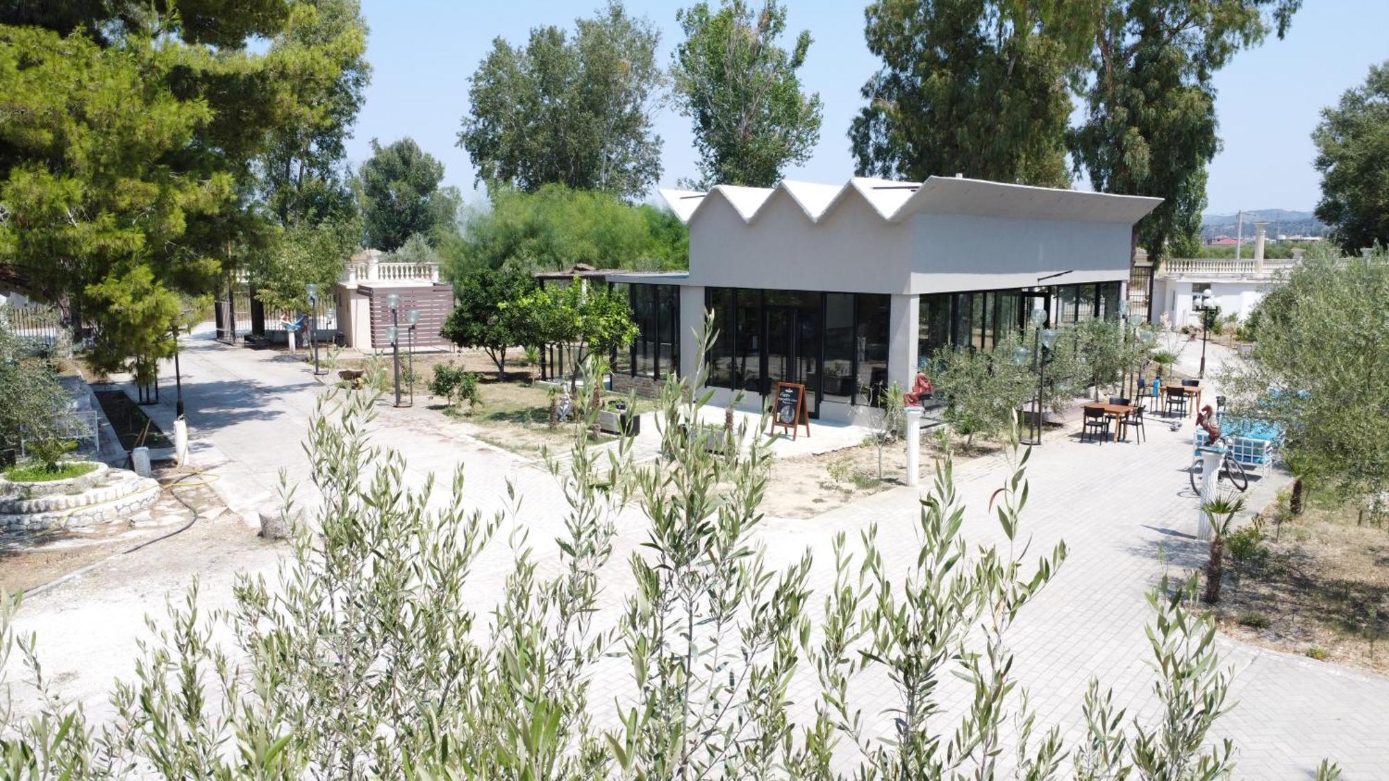 Kavalona Park Zverneci Exterior foto